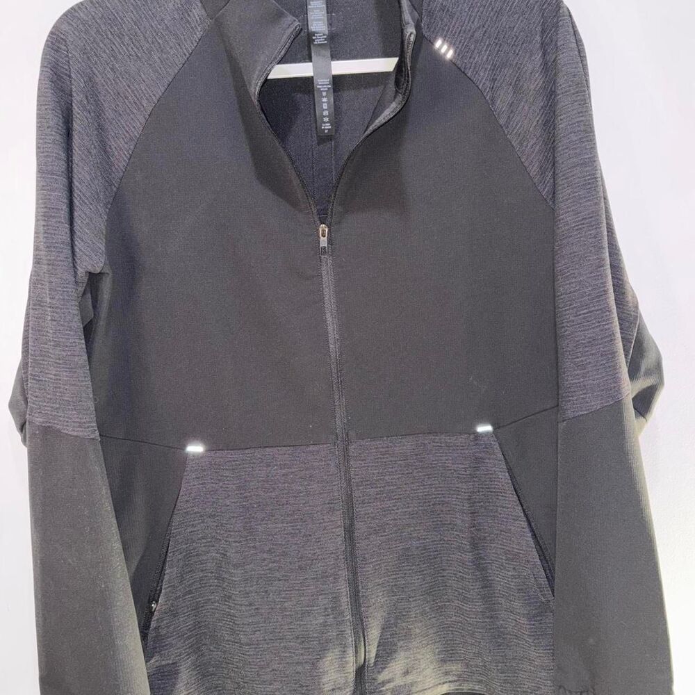 Lululemon Women's Black and Grey Jacket
